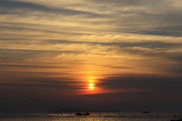 海平面落日夕阳余晖