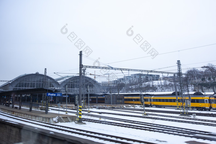 冬天下雪的火车站