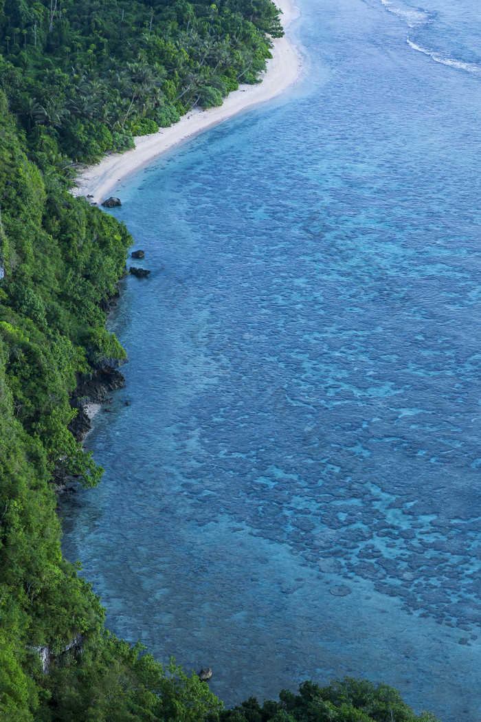 俯瞰大海海面竖图