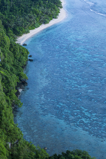 俯瞰大海海面竖图