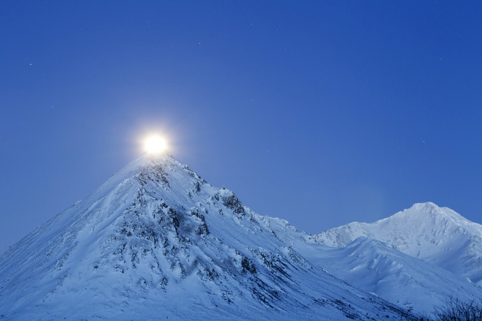 雪山天空摄影风景插图