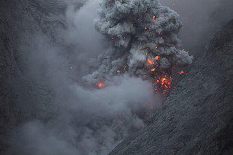 火山爆发熔岩插图