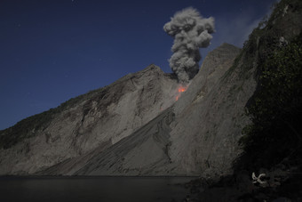 火山活跃爆发摄影图