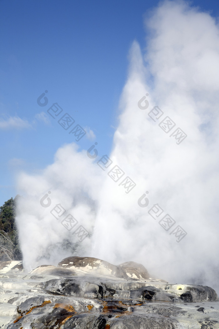 火山喷泉喷雾摄影插图