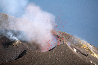 活跃<strong>火山岩浆</strong>摄影插图