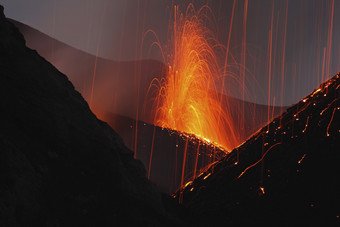 火山<strong>爆发</strong>熔浆<strong>熔岩</strong>摄影插图