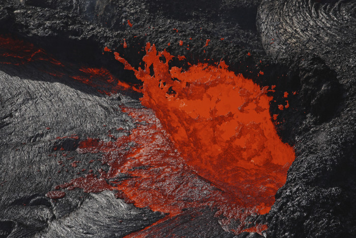 火山大爆发风景插图