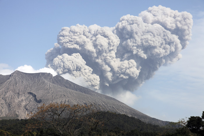日本火山喷发摄影图