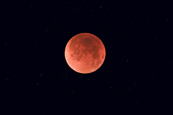 红色月亮的自然现象