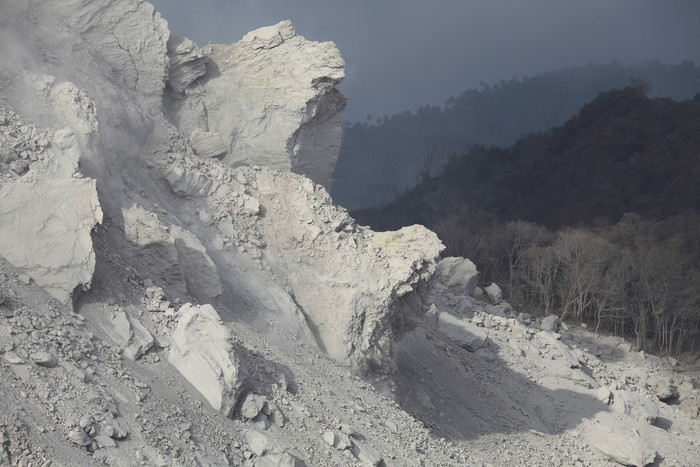 火山岩石摄影插图