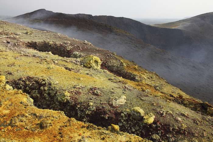 火山硫石摄影插图