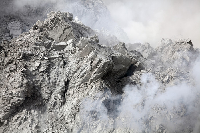 活跃火山摄影插图