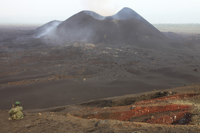 火山山脉风景摄影图