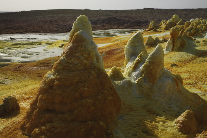 黄色火山晶石摄影插图