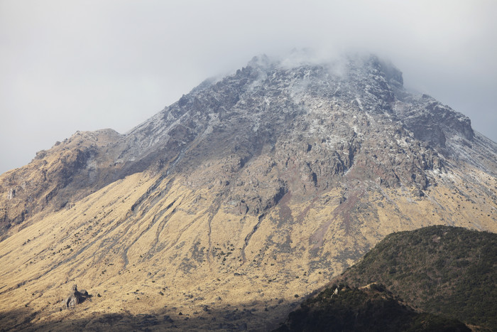 火山山峰风景摄影图