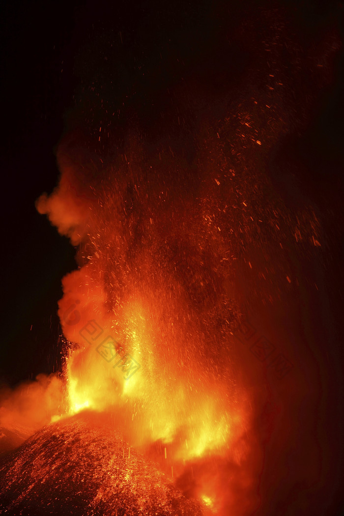 火山爆发岩浆摄影图