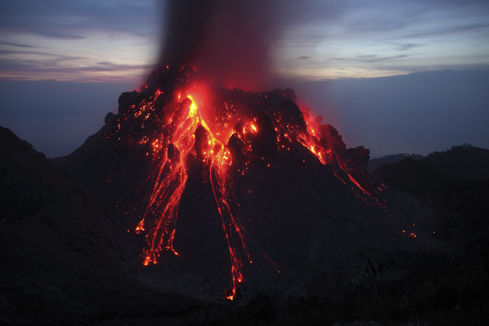 火山爆发摄影风景图
