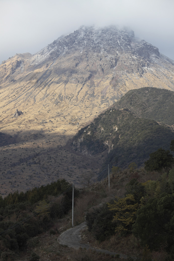 火山山峰风景摄影插图