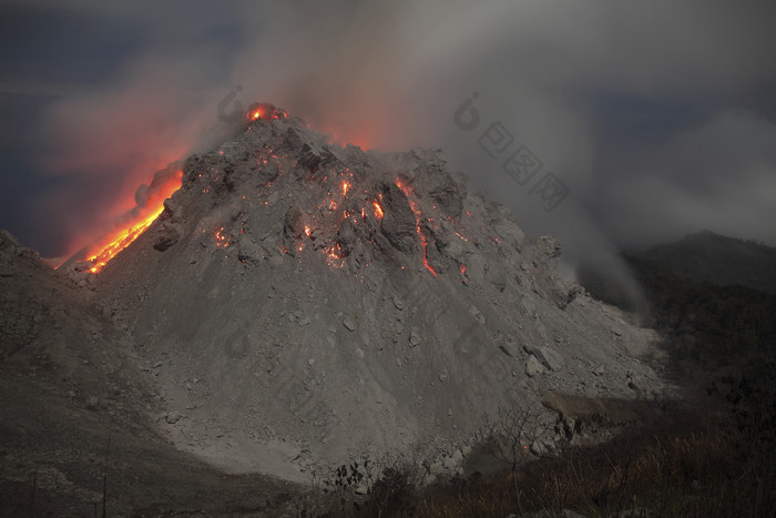 火山喷发岩浆摄影插图