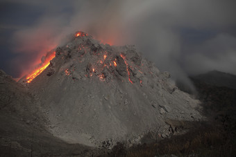 <strong>火山喷发岩浆</strong>摄影插图