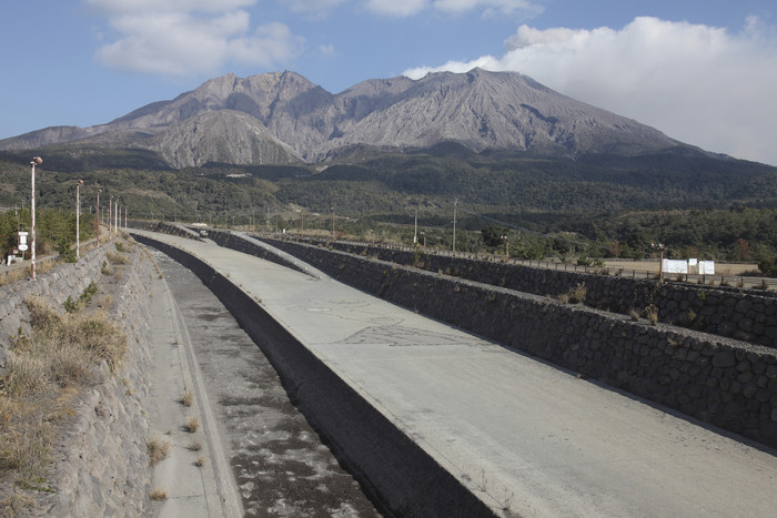 日本火山道路摄影插图