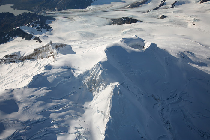 火山雪景摄影插图