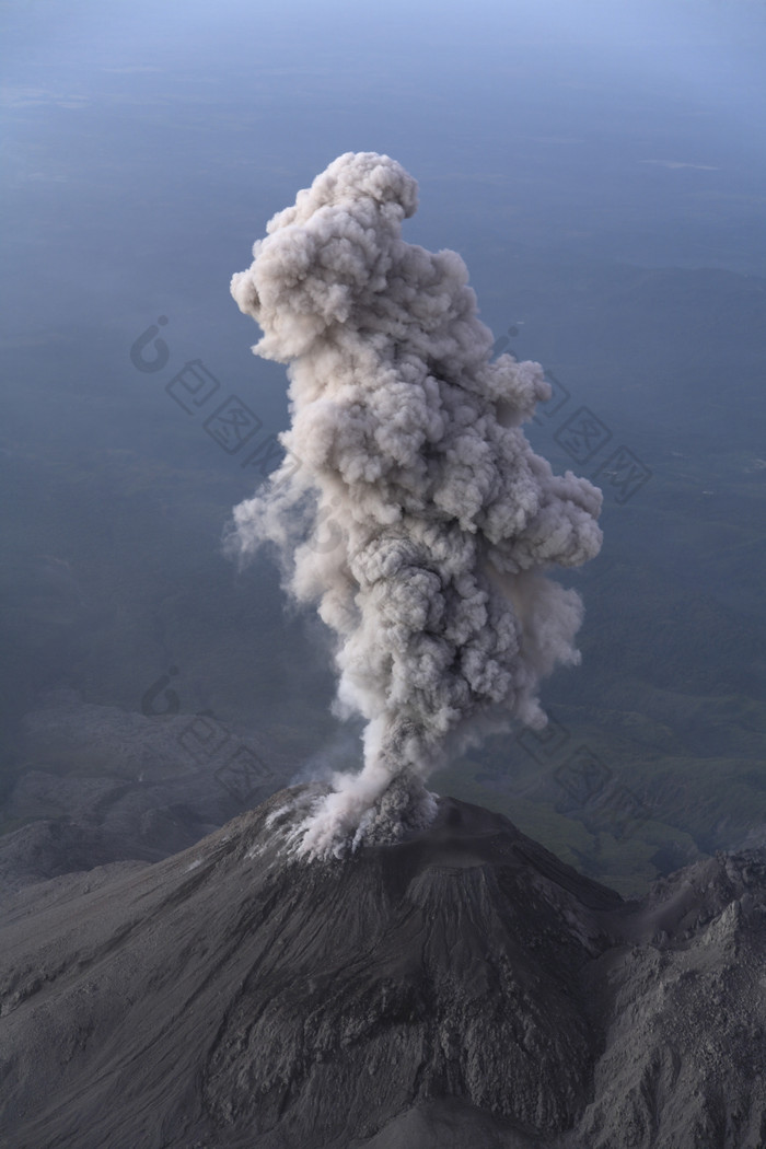 火山喷发烟雾烟尘摄影插图