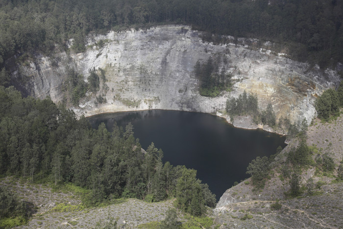 火山湖摄影风景图