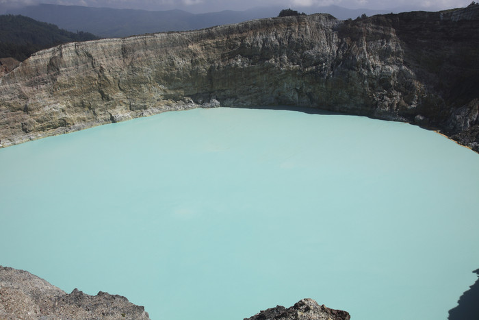 火山湖摄影插图