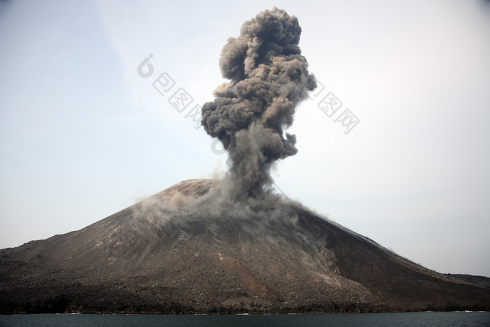 火山山脉喷发摄影插图