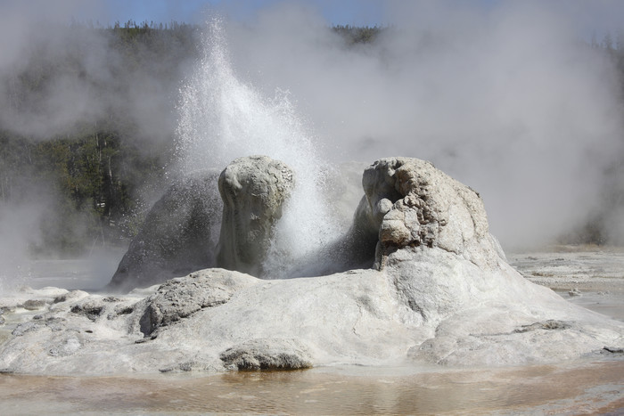火山喷泉喷发摄影图