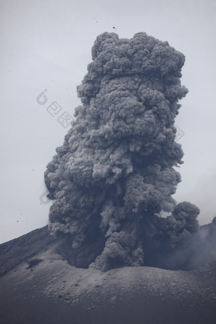 火山喷发摄影风景插图