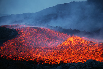 火山流动熔浆摄影插图