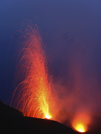 <strong>火山</strong>爆发岩浆风景摄影插图