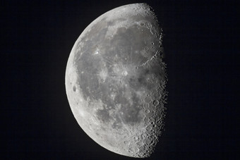 美丽的月亮摄影图