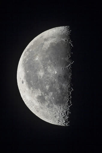 美丽的月球摄影图