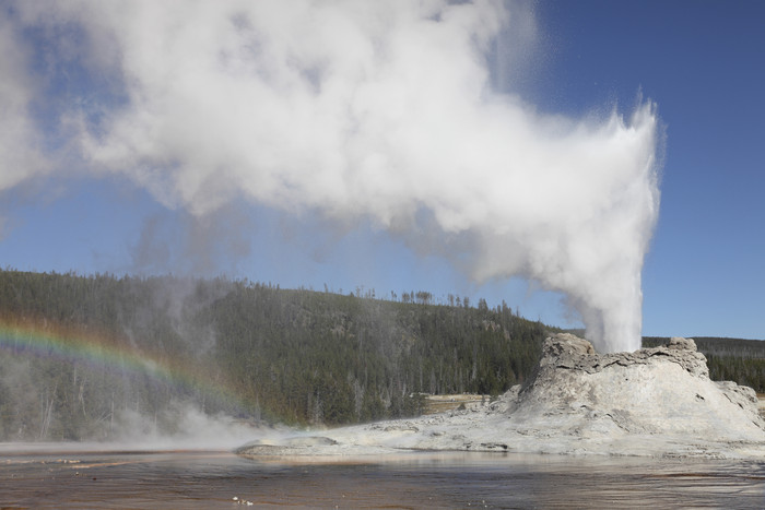 火山喷发水蒸气风景摄影插图