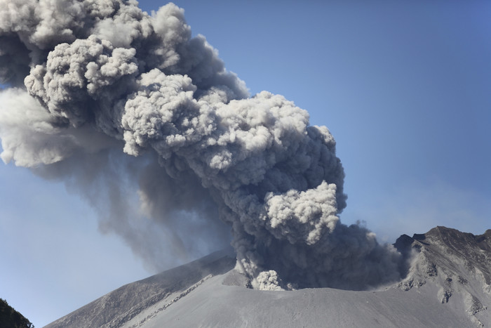 火山烟雾风景摄影插图