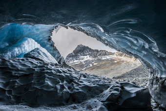 <strong>雪山</strong>山洞风景插图