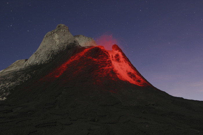 火山爆发熔岩风景摄影图