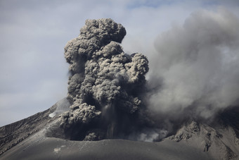 火山爆炸摄影插图