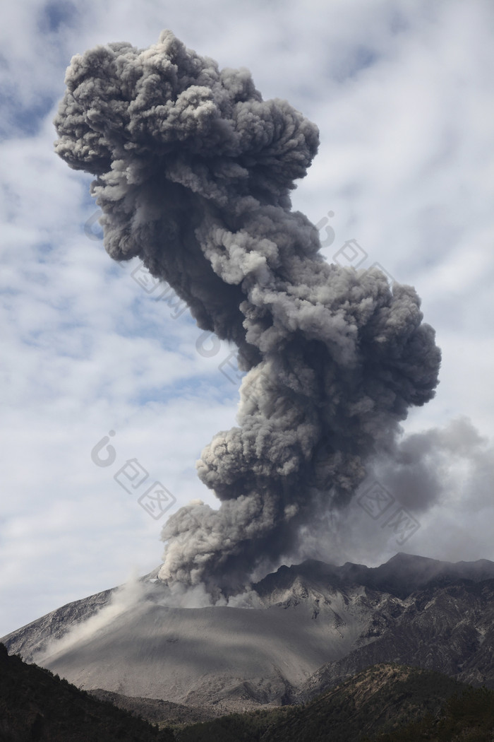 火山爆發煙霧插圖