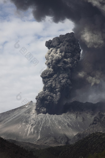 <strong>火山爆发</strong>风景插图