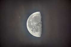 半个月亮景色摄影图