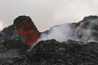 <strong>火山</strong>迸发熔浆摄影插图