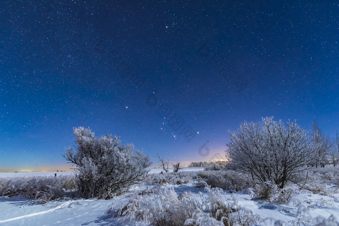 冬季的夜空景色摄影图