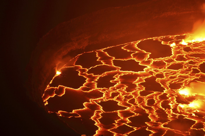 火山喷发熔浆摄影插图
