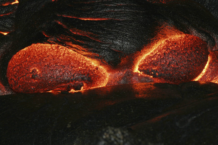 火山熔浆岩浆摄影图