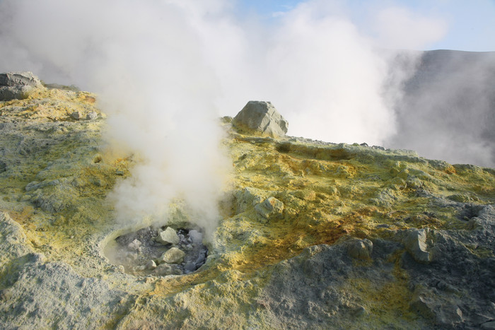 火山水蒸气摄影插图