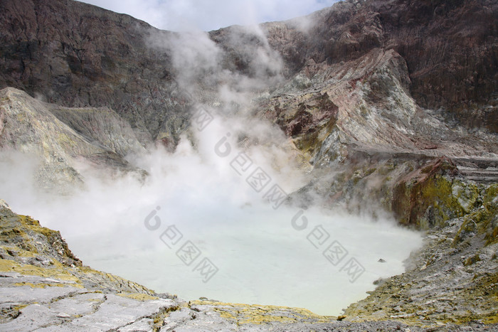 火山温泉湖泊摄影插图